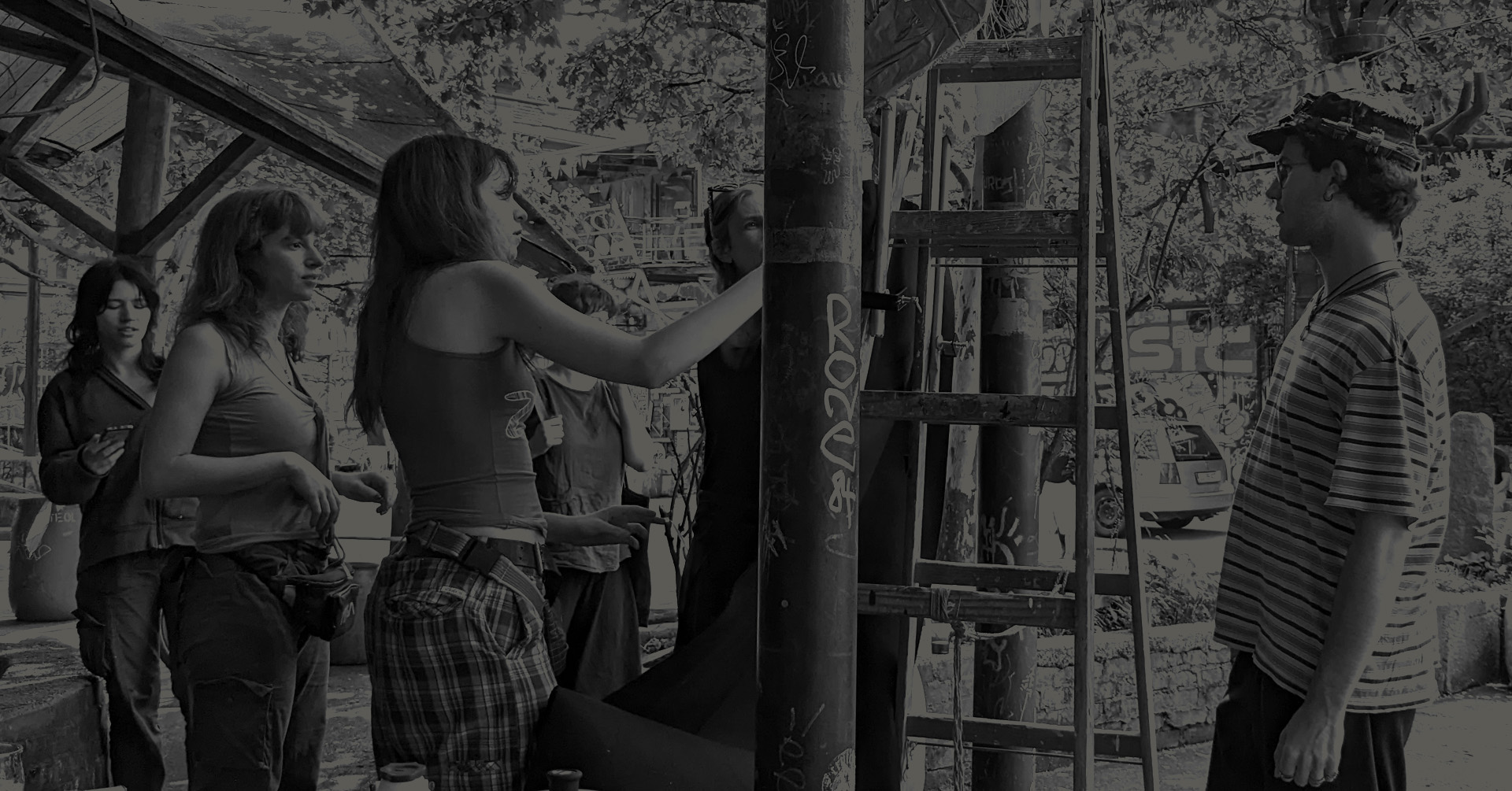 Delovna atmosfera na Reciklartovi likovni koloniji.