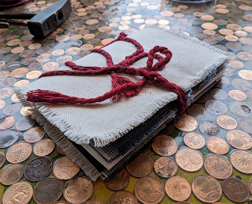 Naslovnica likovne delavnice - Ustvarimo skicirko.